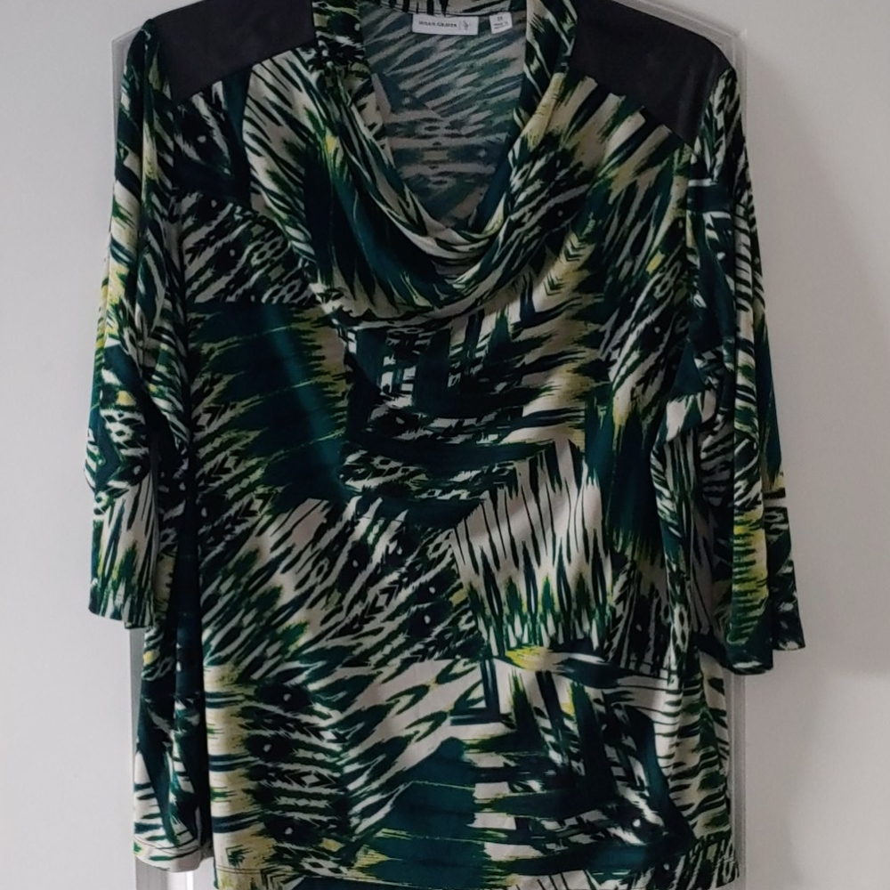 Susan Graver green print top 2x